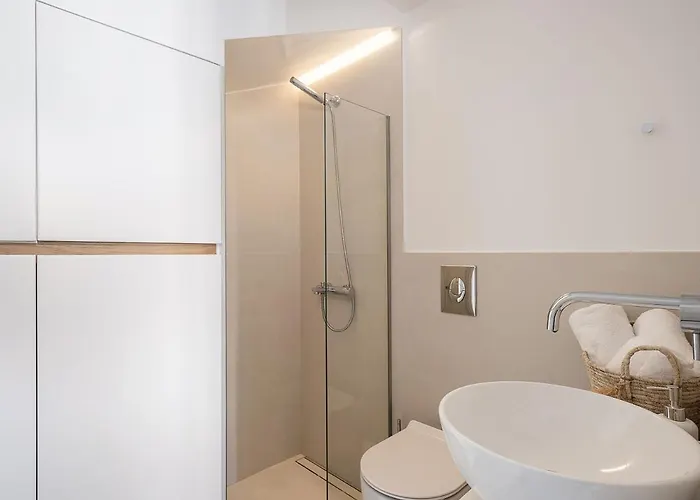 Mythodea Luxury ハニア